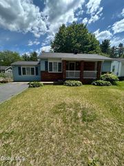 17 Pinewood Road, Guilderland, NY 12084