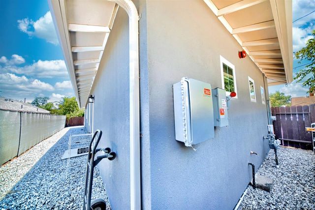 213 W South Street, Tracy, CA 95376