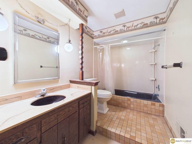 12615 Sky Park Drive, Omaha, NE 68137