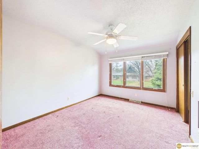 12615 Sky Park Drive, Omaha, NE 68137