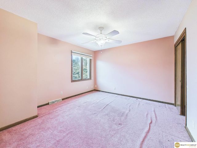 12615 Sky Park Drive, Omaha, NE 68137