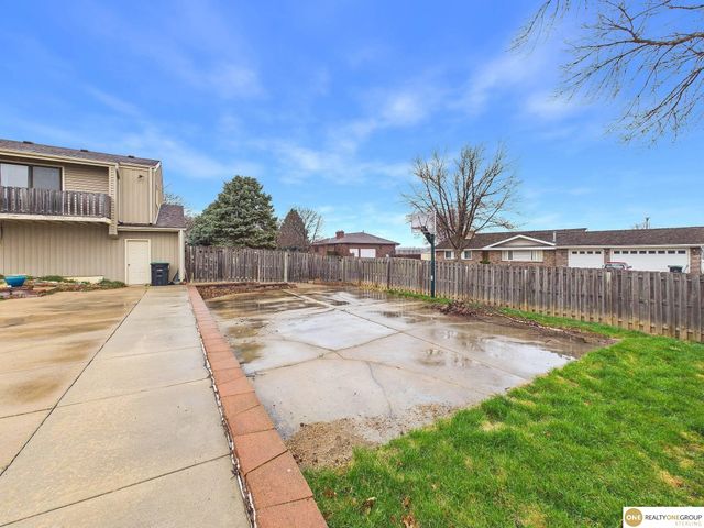 12615 Sky Park Drive, Omaha, NE 68137
