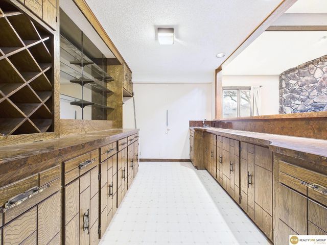 12615 Sky Park Drive, Omaha, NE 68137