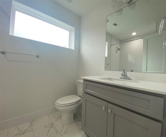 1916 Webberville RD B, Austin, TX 78721