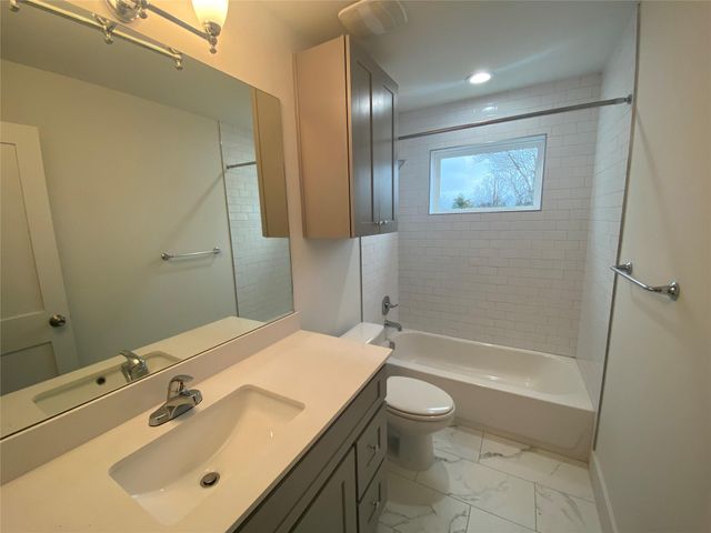 1916 Webberville RD B, Austin, TX 78721