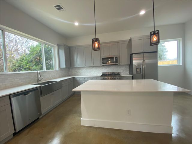 1916 Webberville RD B, Austin, TX 78721