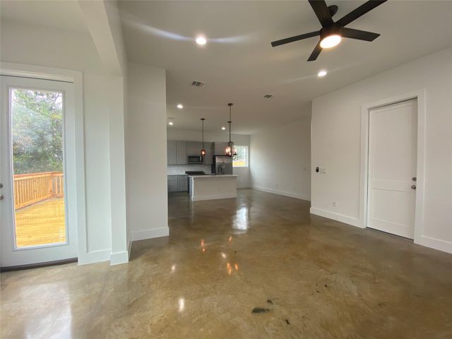 1916 Webberville RD B, Austin, TX 78721