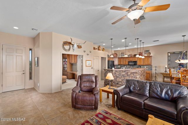 852 W Mountain Stone Drive, Green Valley, AZ 85614