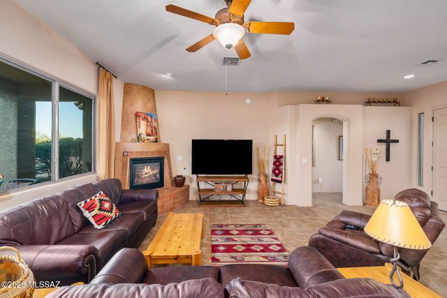 852 W Mountain Stone Drive, Green Valley, AZ 85614