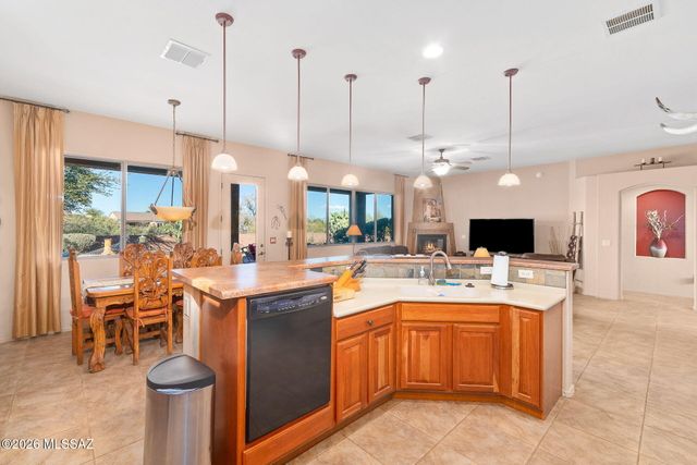 852 W Mountain Stone Drive, Green Valley, AZ 85614