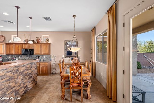 852 W Mountain Stone Drive, Green Valley, AZ 85614