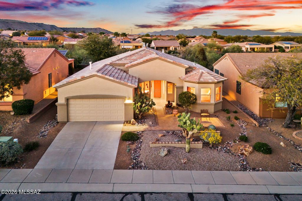852 W Mountain Stone Drive, Green Valley, AZ 85614
