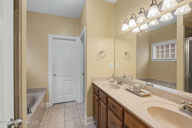 3473 E Enclave Drive, Southaven, MS 38672