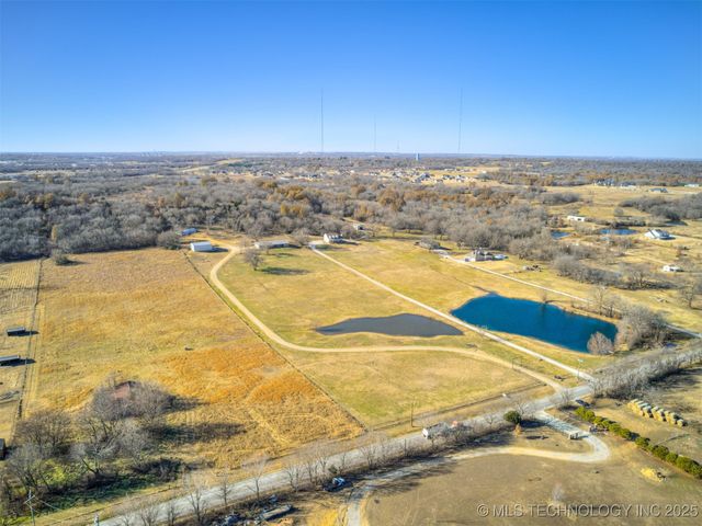 10854 S 305th East Avenue, Coweta, OK 74429