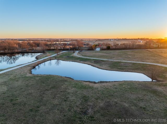 10854 S 305th East Avenue, Coweta, OK 74429