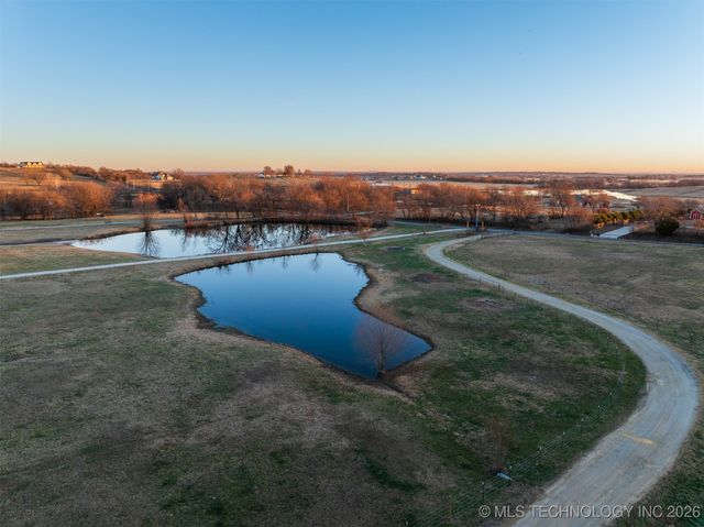 10854 S 305th East Avenue, Coweta, OK 74429