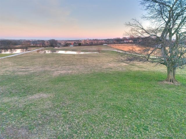 10854 S 305th East Avenue, Coweta, OK 74429