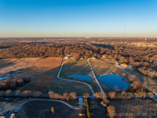 10854 S 305th East Avenue, Coweta, OK 74429