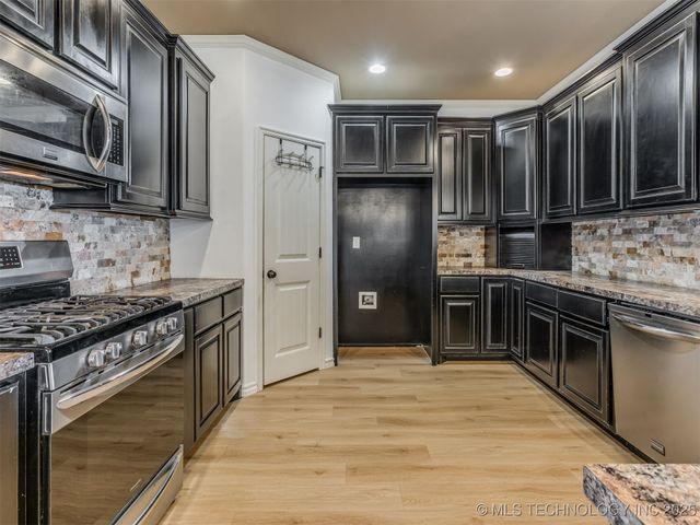 10854 S 305th East Avenue, Coweta, OK 74429