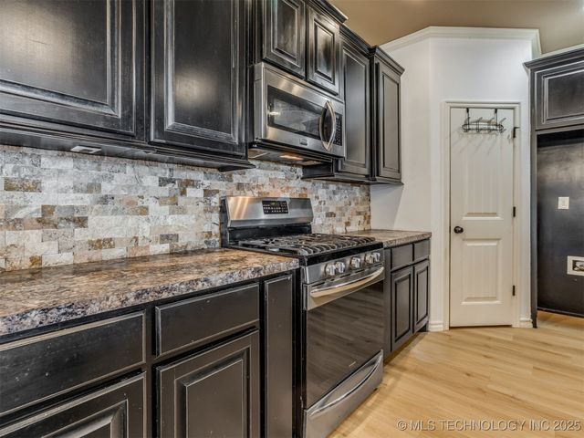 10854 S 305th East Avenue, Coweta, OK 74429