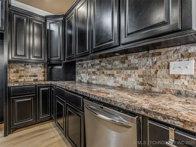 10854 S 305th East Avenue, Coweta, OK 74429