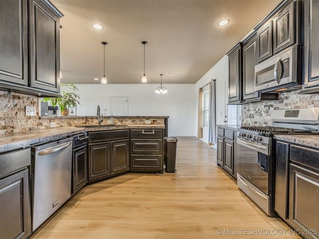 10854 S 305th East Avenue, Coweta, OK 74429