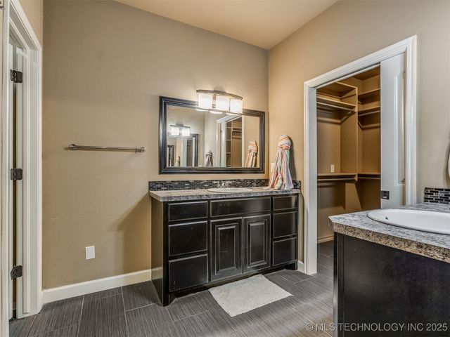 10854 S 305th East Avenue, Coweta, OK 74429