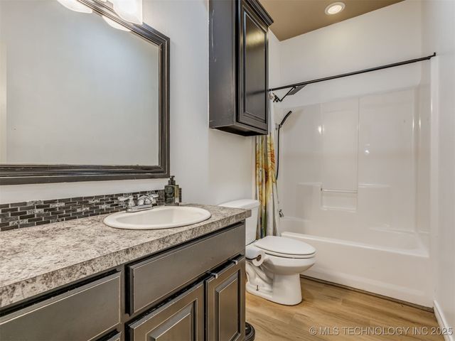 10854 S 305th East Avenue, Coweta, OK 74429