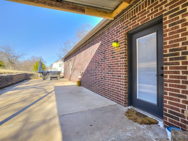 10854 S 305th East Avenue, Coweta, OK 74429