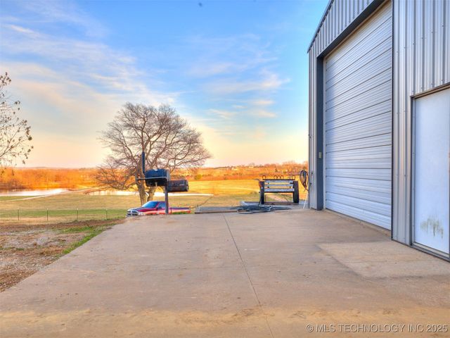 10854 S 305th East Avenue, Coweta, OK 74429