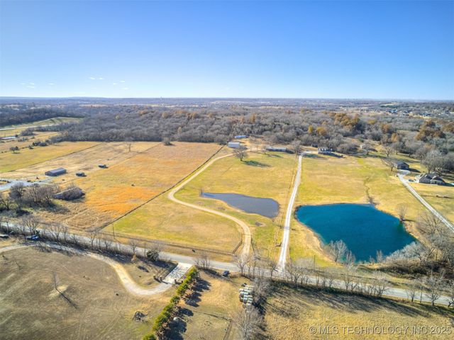 10854 S 305th East Avenue, Coweta, OK 74429