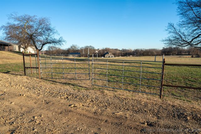 10854 S 305th East Avenue, Coweta, OK 74429