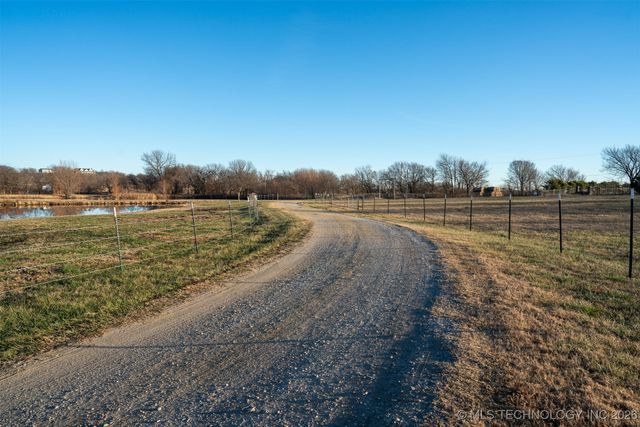 10854 S 305th East Avenue, Coweta, OK 74429