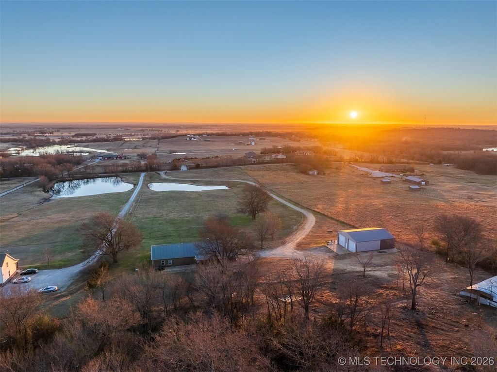 10854 S 305th East Avenue, Coweta, OK 74429