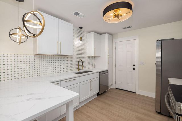 2405 Eagle Drive, North Charleston, SC 29406