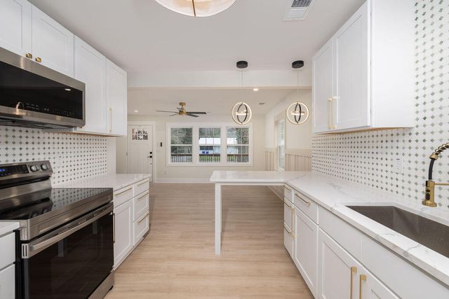 2405 Eagle Drive, North Charleston, SC 29406