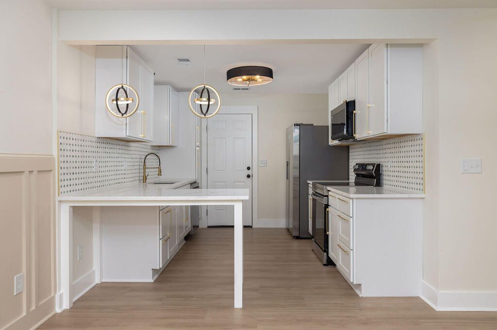 Image 11 of property listing at 2405 Eagle Drive, North Charleston, SC 29406