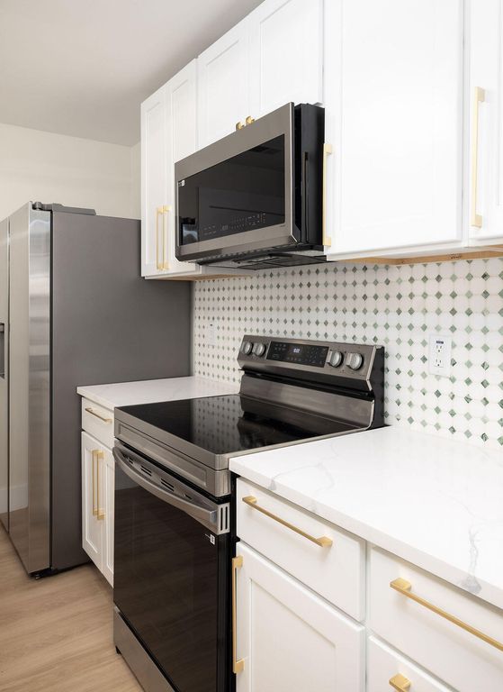 Image 14 of property listing at 2405 Eagle Drive, North Charleston, SC 29406