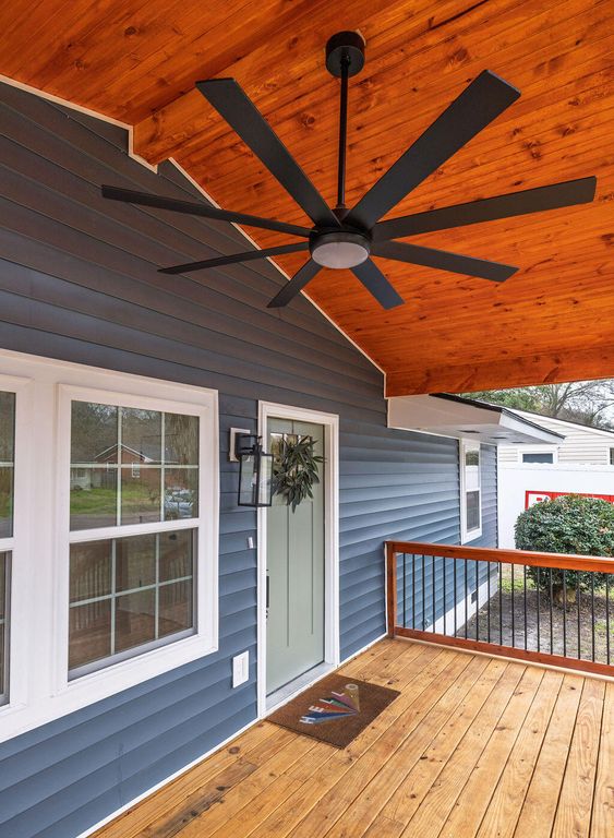 Image 2 of property listing at 2405 Eagle Drive, North Charleston, SC 29406