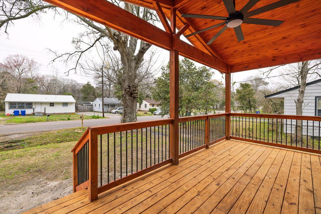 Image 6 of property listing at 2405 Eagle Drive, North Charleston, SC 29406