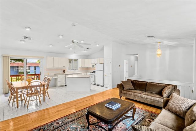 2 Ryan Lane, North Providence, RI 02911