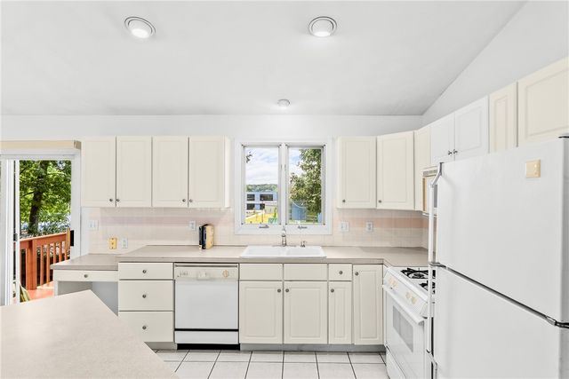 2 Ryan Lane, North Providence, RI 02911