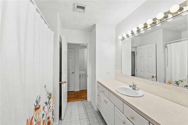 2 Ryan Lane, North Providence, RI 02911