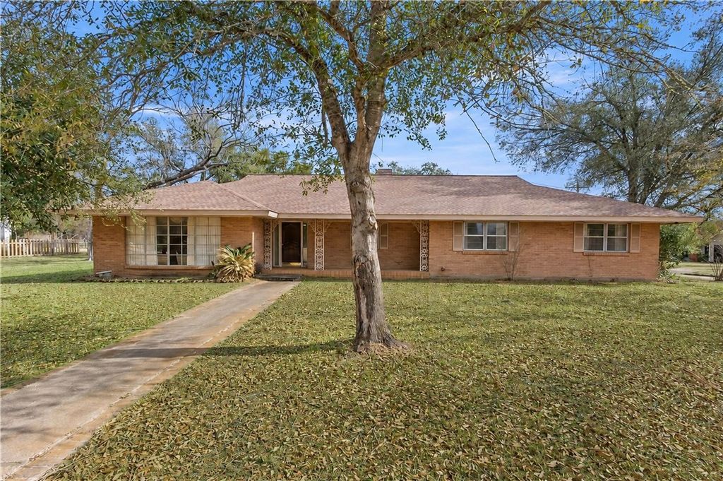 506 Maple Street, Calvert, TX 77837 — exterior