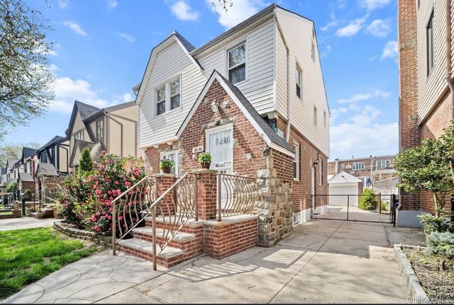 60-56 69th Lane, Maspeth, NY 11378