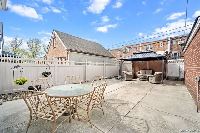 60-56 69th Lane, Maspeth, NY 11378