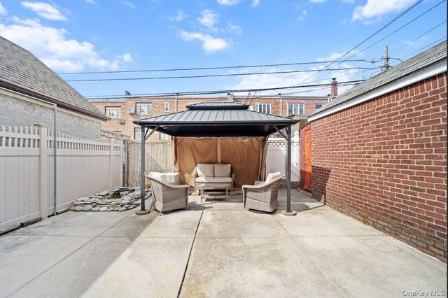 60-56 69th Lane, Maspeth, NY 11378