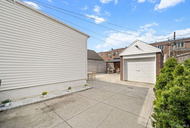60-56 69th Lane, Maspeth, NY 11378