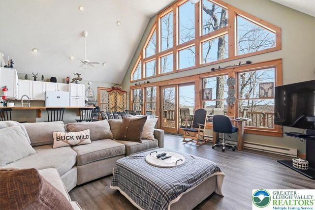 111 High Mountain Lane, Coolbaugh Twp, PA 18347