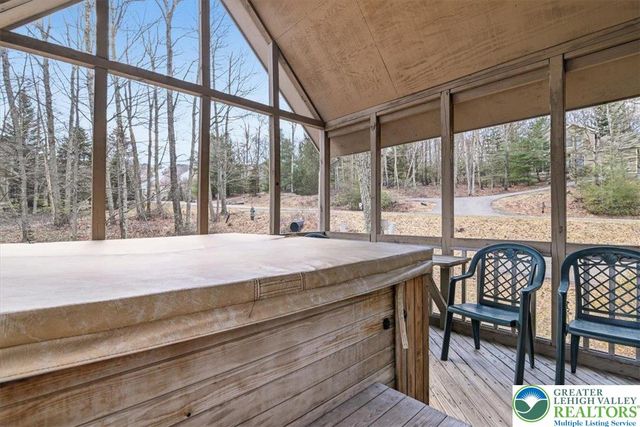 111 High Mountain Lane, Coolbaugh Twp, PA 18347